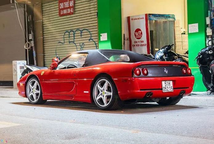 Đặng Lê Nguyên Vũ chơi lớn khi sắm siêu xe Ferrari F355 Spider có tuổi đời 'già' nhất hiện nay - Ảnh 5 Đặng Lê Nguyên Vũ chơi lớn khi sắm siêu xe Ferrari F355 Spider có tuổi đời 'già' nhất hiện nay - Ảnh 5