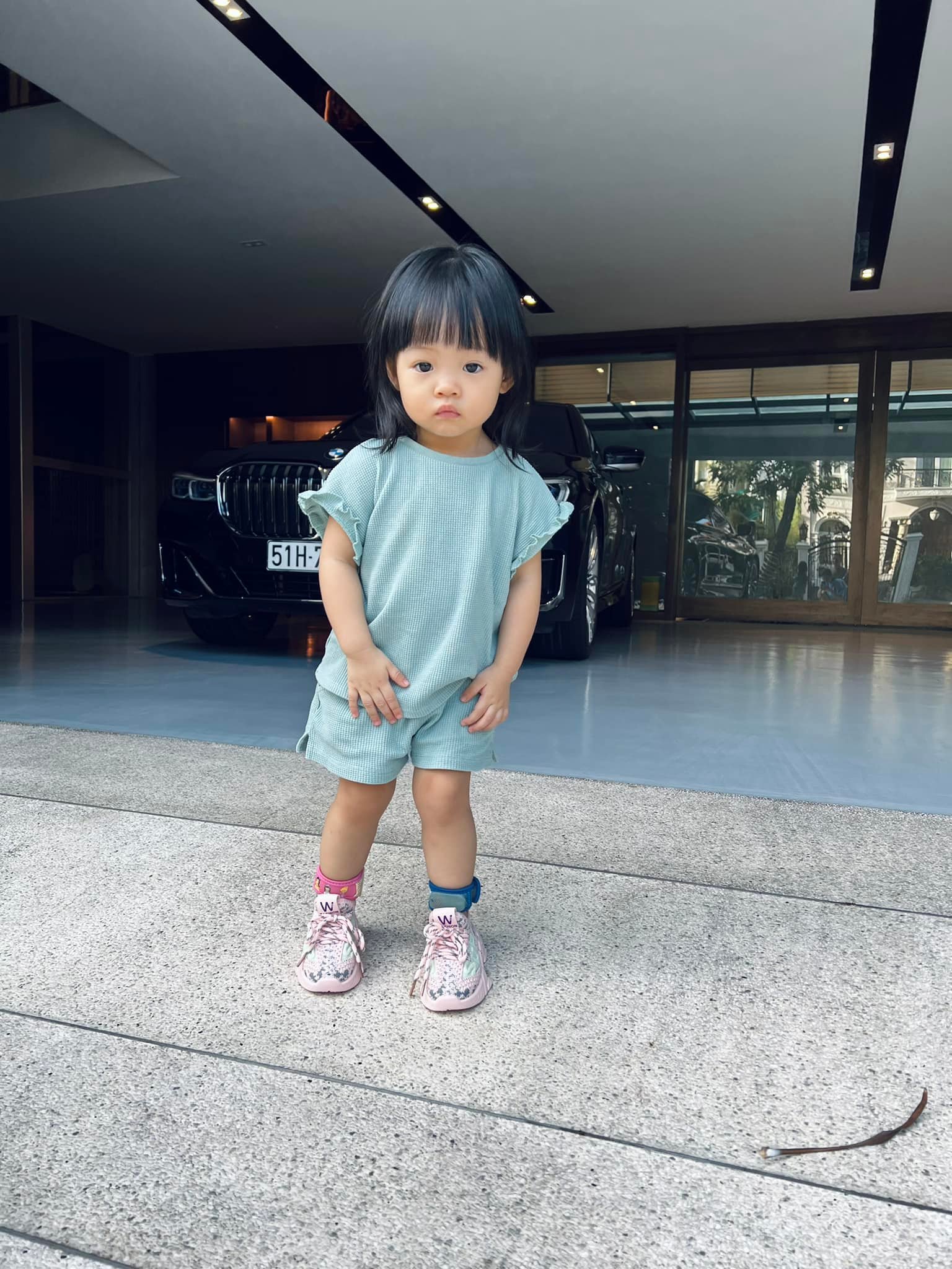 Ái nữ nhà Cường Đôla đúng chuẩn 'sinh ra đã ngậm thìa vàng' thần thái sang chảnh từ trong trứng! - Ảnh 2