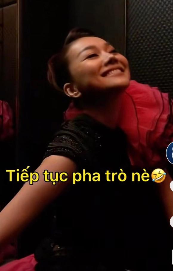 Thanh Hằng liên tục làm trò tại sự kiện. Ảnh: Internet Thanh Hằng liên tục làm trò tại sự kiện. Ảnh: Internet