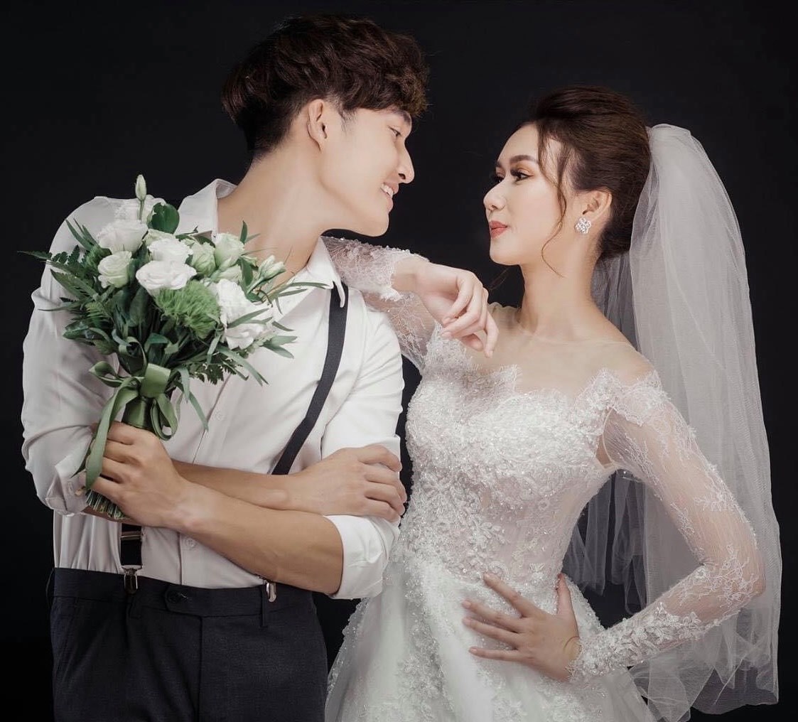 Huyền Lizzie bất ngờ chia sẻ về bạn diễn Đình Tú giữa ồn ào tình ái 4 Huyền Lizzie bất ngờ chia sẻ về bạn diễn Đình Tú giữa ồn ào tình ái 4