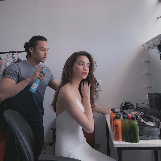 Hóa ra nhân vật chính là chuyên gia trang điểm Hà Duy. Ảnh: Facebook Hóa ra nhân vật chính là chuyên gia trang điểm Hà Duy. Ảnh: Facebook