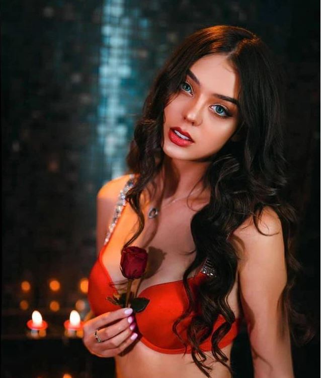 Vẻ đẹp nóng bóng của bà xã Bùi Tiến Dũng. Ảnh: Internet Vẻ đẹp nóng bóng của bà xã Bùi Tiến Dũng. Ảnh: Internet