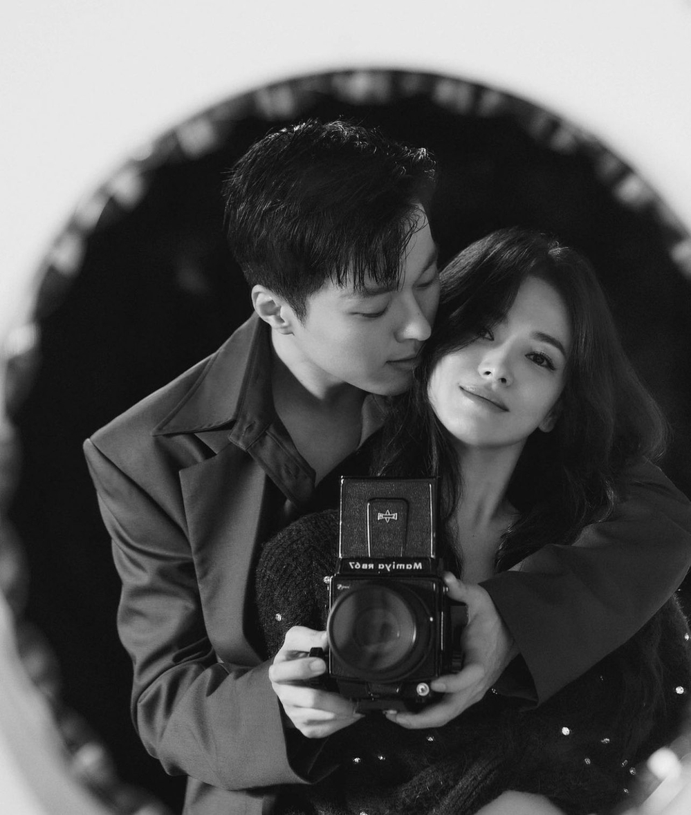 Jang Ki Yong và Sopng Hye Kyo vô cùng tình tứ trong dự án phim. Ảnh: Internet Jang Ki Yong và Sopng Hye Kyo vô cùng tình tứ trong dự án phim. Ảnh: Internet