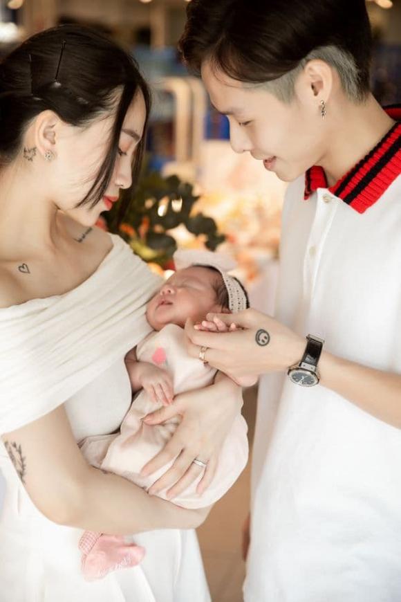 Ái nữ nhà Minh Nhựa kết hôn từ khá sớm và hiện đang là mẹ bỉm của 2 đứa trẻ. Ảnh: Internet Ái nữ nhà Minh Nhựa kết hôn từ khá sớm và hiện đang là mẹ bỉm của 2 đứa trẻ. Ảnh: Internet