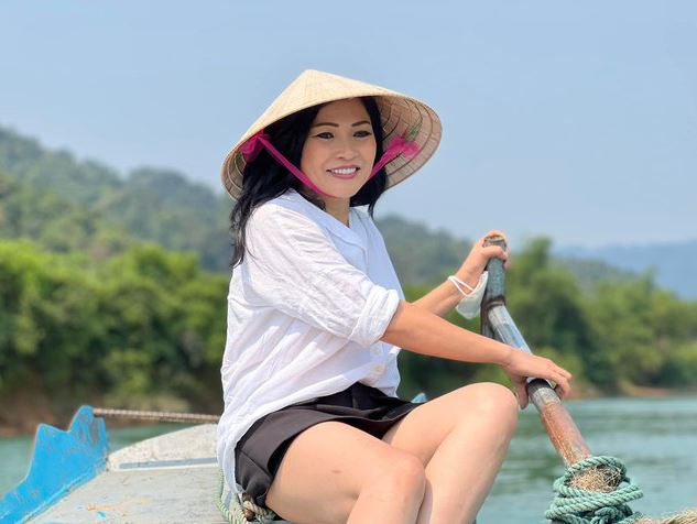 Soi cận nhan sắc U50 của Phương Thanh giữa ồn ào yêu tình trẻ kém 20 tuổi - Ảnh 2 Soi cận nhan sắc U50 của Phương Thanh giữa ồn ào yêu tình trẻ kém 20 tuổi - Ảnh 2