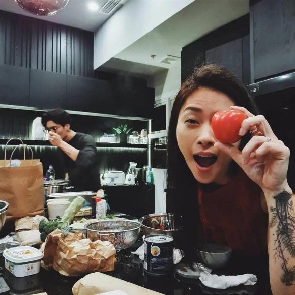 TOP 3 'chị đại' của showbiz Việt và màn 'lột xác' sau khi 'ngã vào tình yêu' với tình trẻ - Ảnh 3 TOP 3 'chị đại' của showbiz Việt và màn 'lột xác' sau khi 'ngã vào tình yêu' với tình trẻ - Ảnh 3