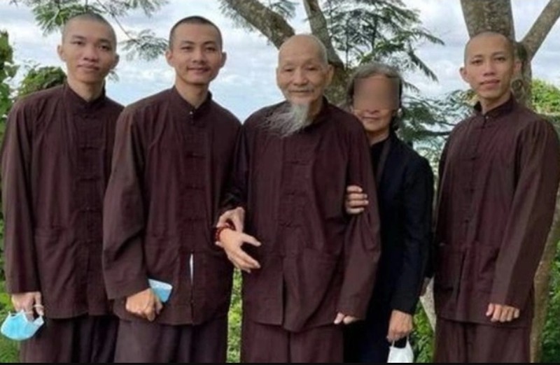 Lê Tùng Vân cùng nhiều bị can tại Tịnh Thất Bồng Lai bị khởi tố. Ảnh: Internet Lê Tùng Vân cùng nhiều bị can tại Tịnh Thất Bồng Lai bị khởi tố. Ảnh: Internet