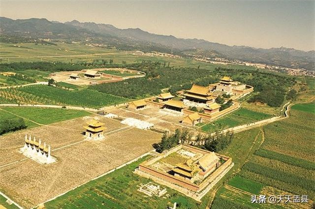 Thần đạo trong khu lăng mộ hoàng đế thời kỳ nhà Thanh. Ảnh: Kknews Thần đạo trong khu lăng mộ hoàng đế thời kỳ nhà Thanh. Ảnh: Kknews