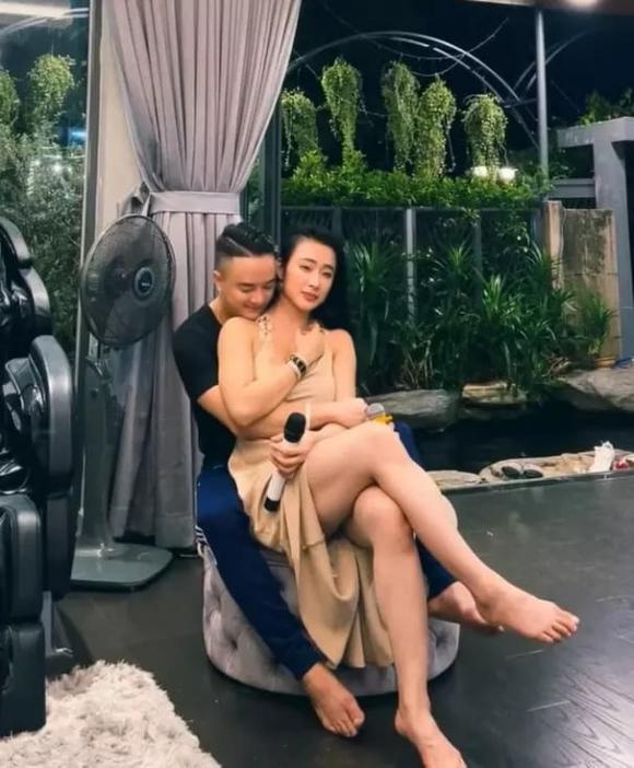 Bất chấp bị ném đá, Cao Thái Sơn và Angela Phương Trinh vẫn 'trêu ngươi' bằng cách này - Ảnh 1 Bất chấp bị ném đá, Cao Thái Sơn và Angela Phương Trinh vẫn 'trêu ngươi' bằng cách này - Ảnh 1
