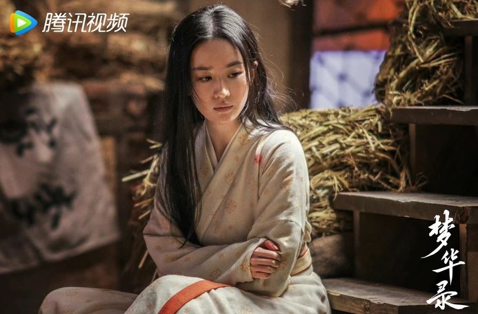 Lưu Diệc Phi nhận về nhiều gạch đá sau khi bị cho 'động' vào Triệu Lệ Dĩnh và Dương Mịch. Ảnh: Internet Lưu Diệc Phi nhận về nhiều gạch đá sau khi bị cho 'động' vào Triệu Lệ Dĩnh và Dương Mịch. Ảnh: Internet