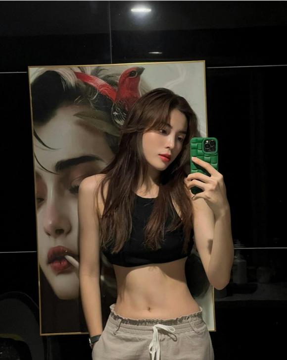 Nàng hậu được xế sang Đặng Lê Nguyên Vũ đón đưa khiến dân tình trầm trồ với body cực phẩm! - Ảnh 1 Nàng hậu được xế sang Đặng Lê Nguyên Vũ đón đưa khiến dân tình trầm trồ với body cực phẩm! - Ảnh 1