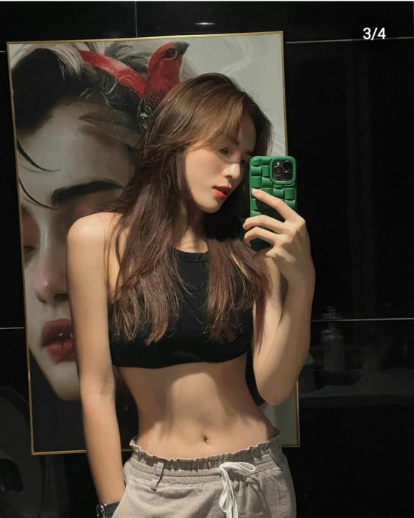 Nàng hậu được xế sang Đặng Lê Nguyên Vũ đón đưa khiến dân tình trầm trồ với body cực phẩm! - Ảnh 3 Nàng hậu được xế sang Đặng Lê Nguyên Vũ đón đưa khiến dân tình trầm trồ với body cực phẩm! - Ảnh 3