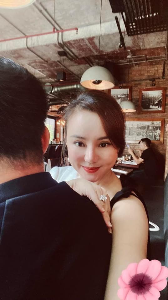 Vy Oanh đăng tải hình ảnh nương tựa vô cùng tình tứ. Ảnh: Facebook Vy Oanh đăng tải hình ảnh nương tựa vô cùng tình tứ. Ảnh: Facebook