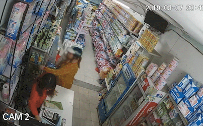 Hành vi hổ thẹn của người phụ nữ bế con ngay trước ngày 8/3 khiến dân mạng phẫn nộ