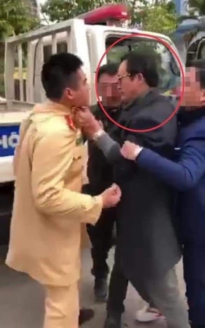 UBND tỉnh Tuyên Quang sẽ xử lý nghiêm Chi cục trưởng 'ma men' túm cổ CSGT UBND tỉnh Tuyên Quang sẽ xử lý nghiêm Chi cục trưởng 'ma men' túm cổ CSGT