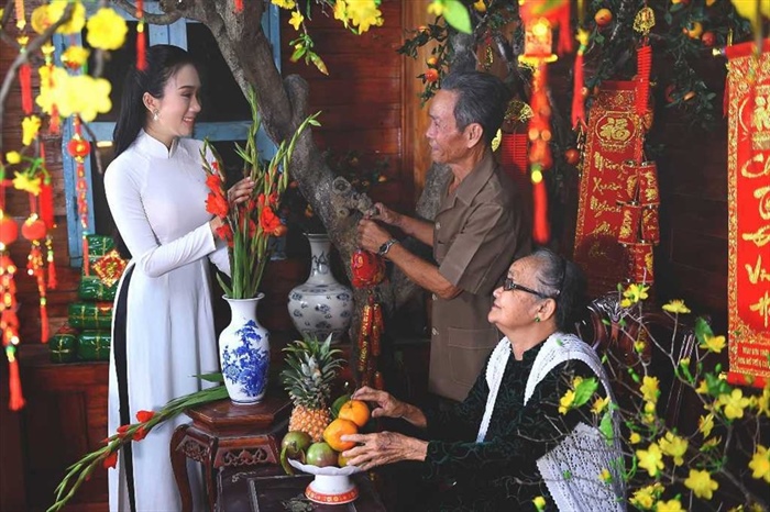 Tục xông đất, xông nhà là một truyền thống lâu đời khi mỗi dịp Tết đến xuân về, đây luôn là phong tục đẹp và có tính nhân văn cao của dân tộc Việt. Ảnh minh hoạ Tục xông đất, xông nhà là một truyền thống lâu đời khi mỗi dịp Tết đến xuân về, đây luôn là phong tục đẹp và có tính nhân văn cao của dân tộc Việt. Ảnh minh hoạ