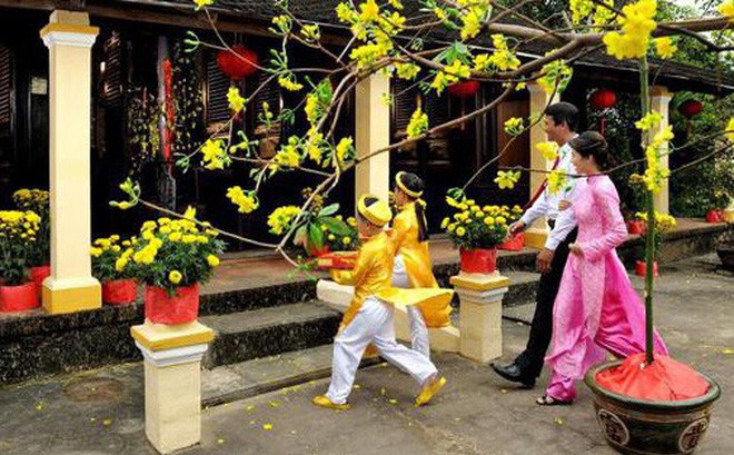 Khi chọn tuổi xông nhà thì gia chủ nên chọn người có ngũ hành, thiên can, địa chi tương hợp với tuổi của gia chủ. Khi chọn tuổi xông nhà thì gia chủ nên chọn người có ngũ hành, thiên can, địa chi tương hợp với tuổi của gia chủ.
