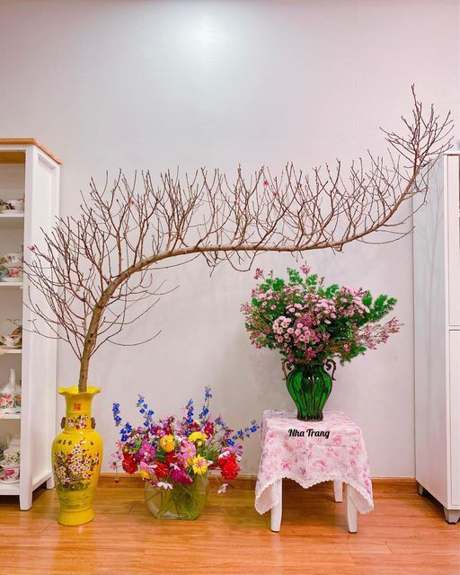 Những cành đào dáng huyền được chưng trong nhà dịp Tết luôn mang theo nét đẹp nhẹ nhàng, uyển chuyển, thơ mộng và khoáng đạt. Ảnh: FB