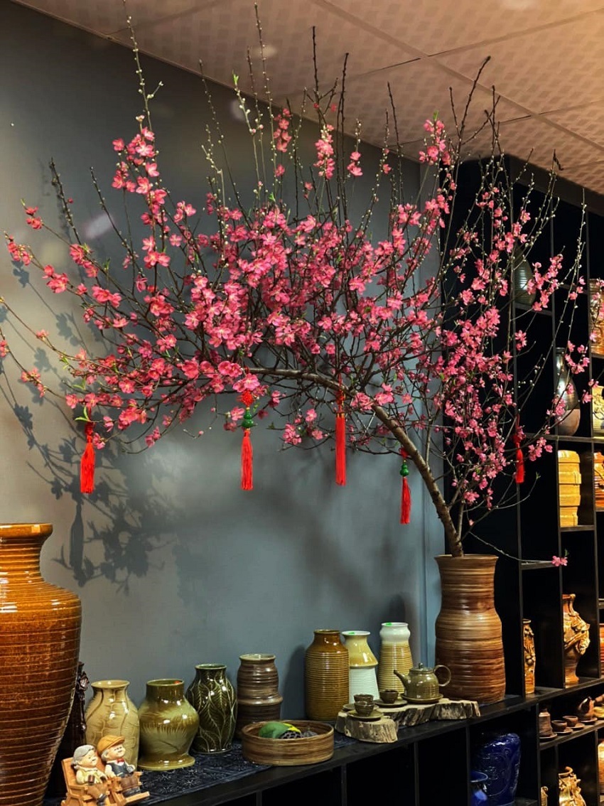 Vẻ đẹp rực rỡ của hoa đào, chút mềm mại duyên dáng của thế dáng huyền sẽ góp phần mang đến những ước muốn tốt lành trở thành hiện thực. Ảnh: FB