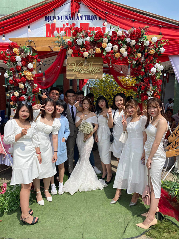 Hội bạn thân cô dâu.