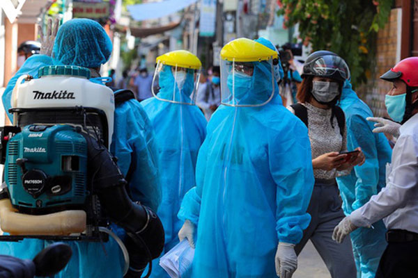 Việc có trường hợp bệnh nhân F0 chặn tin nhắn, cuộc gọi từ Bộ Y tế, từ chối cung cấp thông tin, luật sư cho hay, có thể bị xử lý hành chính hoặc hình sự. Ảnh minh hoạ