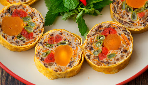 Hội gái đảm hướng dẫn làm giò hoa ngũ sắc đẹp mắt cúng mâm cỗ ngày Tết Hội gái đảm hướng dẫn làm giò hoa ngũ sắc đẹp mắt cúng mâm cỗ ngày Tết