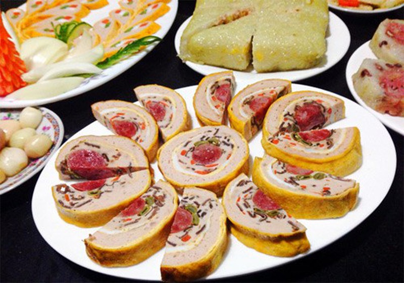 Hội gái đảm hướng dẫn làm giò hoa ngũ sắc đẹp mắt cúng mâm cỗ ngày Tết Hội gái đảm hướng dẫn làm giò hoa ngũ sắc đẹp mắt cúng mâm cỗ ngày Tết
