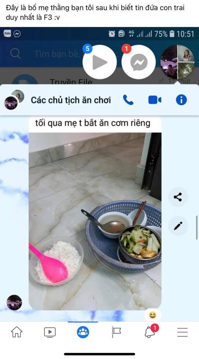 Phần ăn riêng dành cho con trai được cho là F3 của trường hợp mắc Covid-19 sau đó đã được phân ra từ cơm, canh, đồ ăn,.. Phần ăn riêng dành cho con trai được cho là F3 của trường hợp mắc Covid-19 sau đó đã được phân ra từ cơm, canh, đồ ăn,..