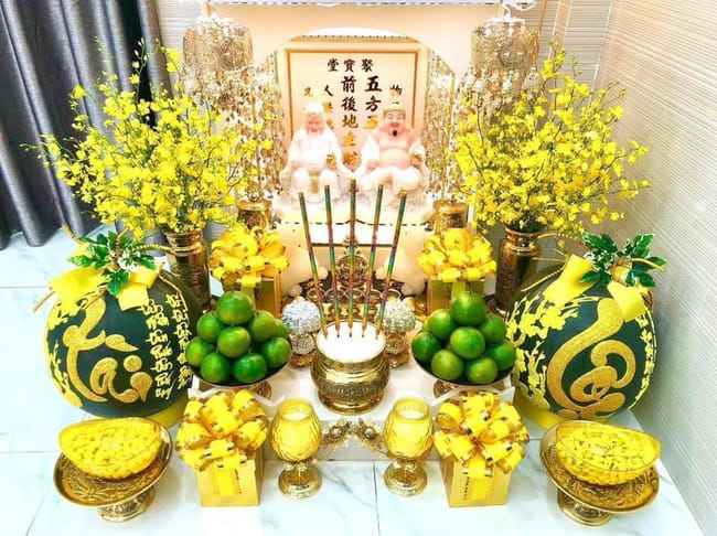 Thiên Lộc được các chuyên gia phong thủy đánh giá là hướng tốt nhất để có thể đặt bàn thờ Thần Tài. Thiên Lộc được các chuyên gia phong thủy đánh giá là hướng tốt nhất để có thể đặt bàn thờ Thần Tài.