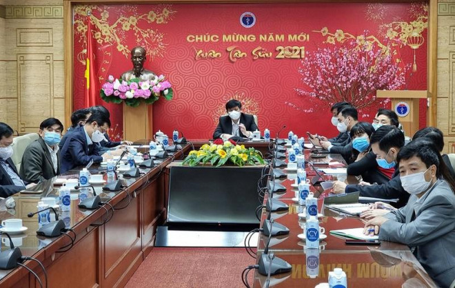 Cuộc họp trực tuyến của Bộ Y tế với các địa phương có ca nhiễm COVID-19. Ảnh: PLO