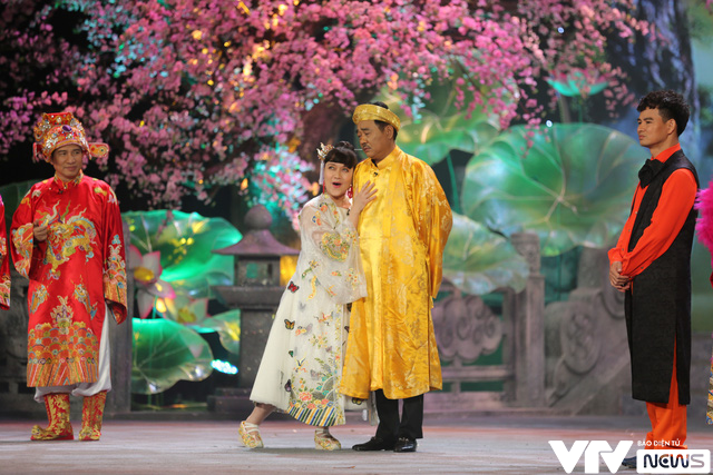 Với những thành tích lớn đạt được, năm nay, Táo Y tế với phong thái rất tự tin để lên thiên đình báo cáo. Khác với mọi năm khi có nhiều vấn đề còn tồn tại, ngành Y tế năm nay đã có công lớn trong việc chữa trị khỏi cho hàng trăm BN mắc COVID-19.