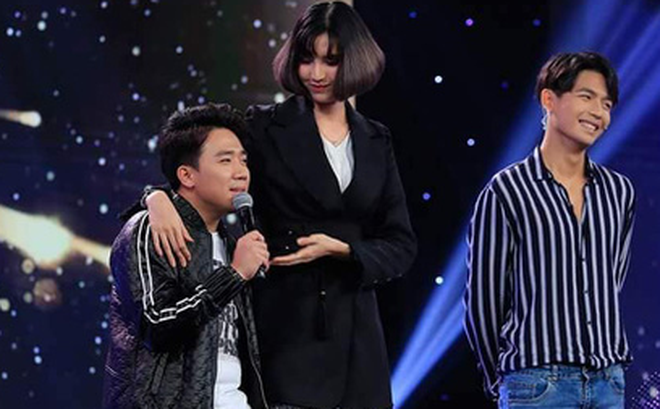 Đây không phải lần đầu tiên nàng mẫu 9X 'dìm hàng thê thảm' những đàn anh, đàn chị đứng cạnh cô.