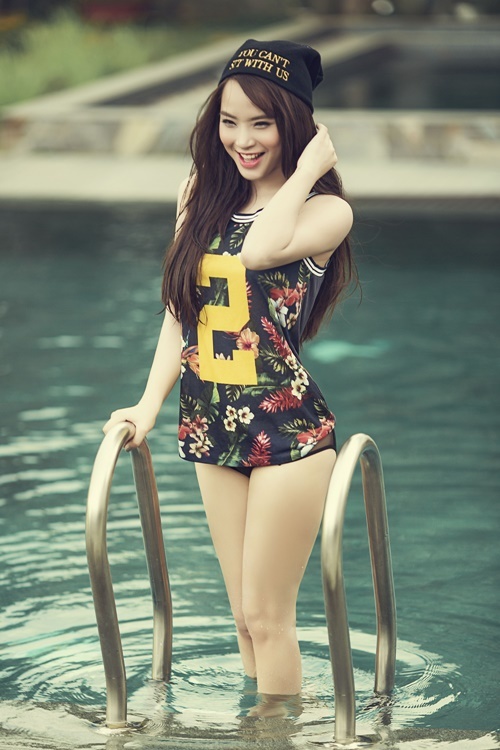 Nữ ca sĩ bị phụ tình giận tím người khi bị trộm cuỗm mất cây mai gần 100 triệu sát ngày Tết Nữ ca sĩ bị phụ tình giận tím người khi bị trộm cuỗm mất cây mai gần 100 triệu sát ngày Tết