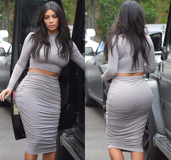 Kim Kardashian là bà mẹ một con hơn 30 tuổi nhưng cô sở hữu số đo hình thể đầy đáng ao ước. Nhất là số đo vòng 3 của Kim Kardashian. Số đo chuẩn vòng 3 của một người mẫu là 90 nhưng số đo của cô lại lên tới hơn 1 mét.