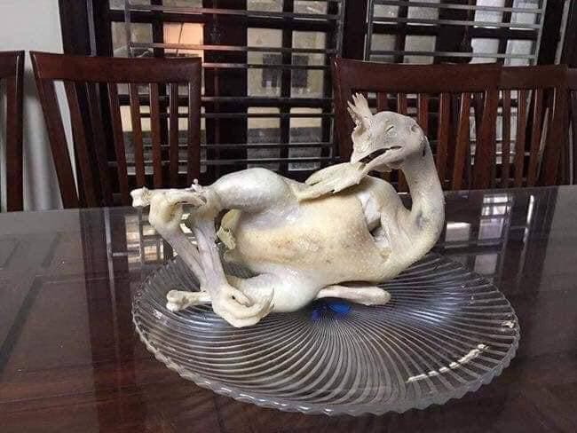 Hội gái đoảng khoe loạt tác phẩm gà luộc cúng giao thừa khiến dân tình không thể nhịn cười