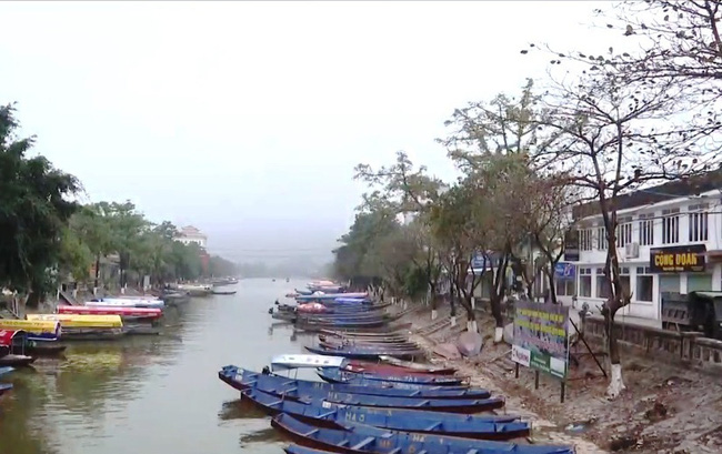 Từ đầu đợt bùng phát dịch COVID-19 lần thứ ba, huyện đã thực hiện rất nghiêm túc các biện pháp phòng chống dịch, đầu tiên là đưa ra quyết định không tổ chức khai hội chùa Hương, sau đó quyết định đóng cửa chùa Hương. Ảnh: FB