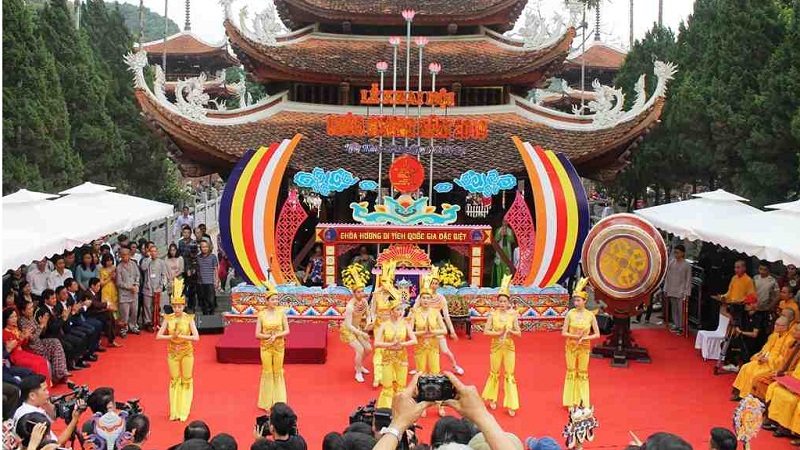 Để tránh dịch bệnh, chùa Hương đã không tổ chức khai hội, đóng cửa chùa.