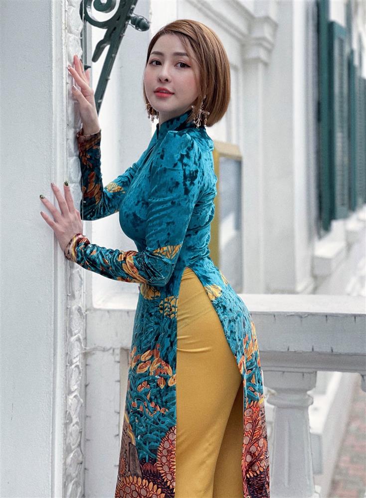 Trở lại sau scandal ầm ĩ một thời, hot girl Trâm Anh vẫn chiếm được sự chú ý của cộng đồng mạng.