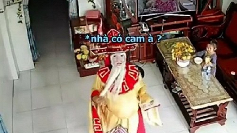 Biểu cảm của 'ông thần tài pha ke' khiến dân mạng không thể nhịn cười.