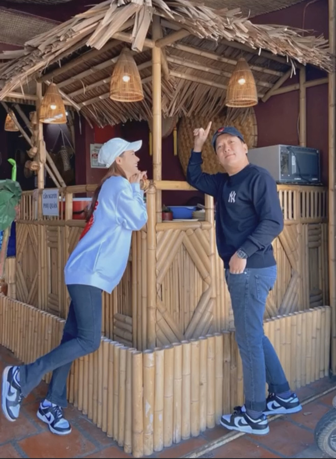 Kể từ thời điểm công khai kết hôn và hạ sinh công chúa nhỏ Destiny, Nhã Phương và Trường Giang trở thành một trong những cặp vợ chồng có độ hot nhất nhì showbiz Việt.