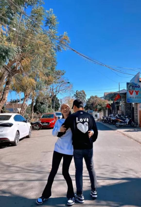 Chẳng cần đao to búa lớn, phải sang tận Paris cầu hồn, Nhã Phương và Trường Giang cứ giản dị nhưng vẫn thể hiện được cuộc sống hôn nhân rất viên mãn sau 3 năm về chung nhà.