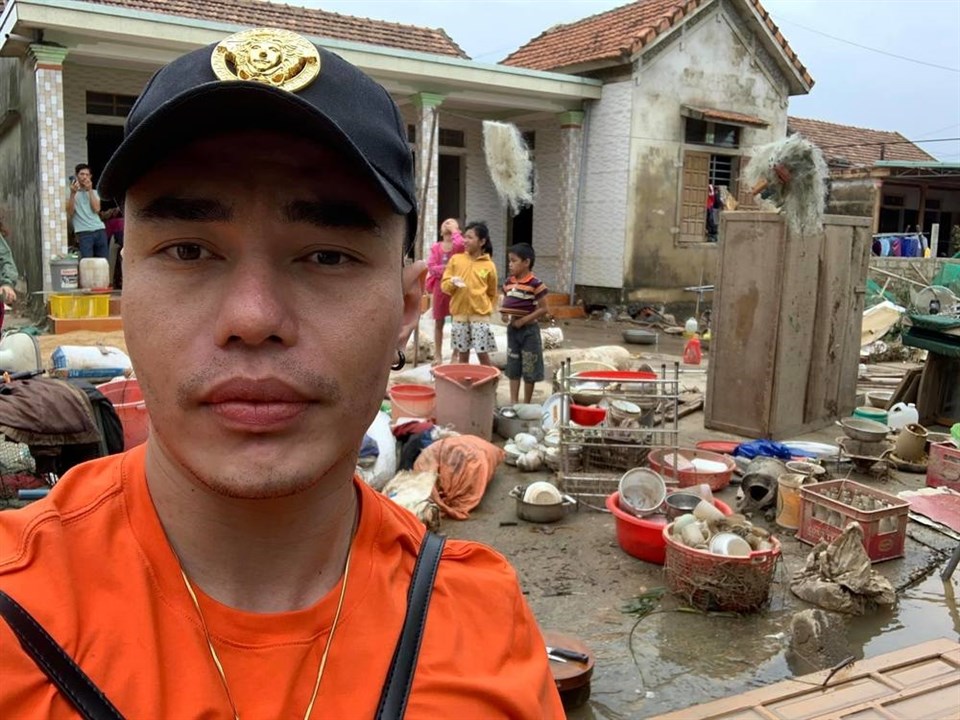 Sao nam miệng rộng nhất showbiz nhận 'bão like' vì nghĩa cử với nông dân Hải Dương