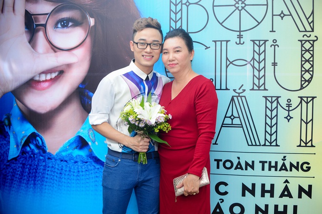 Mẹ lì xì dễ thương quá, có nỡ xài không Nhân? Mẹ lì xì dễ thương quá, có nỡ xài không Nhân?