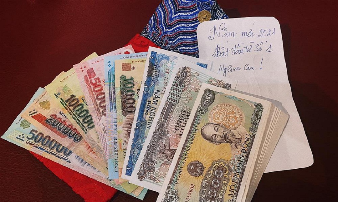 Nhiều người tò mò cách Trúc Nhân 'giải quyết' số lượng tiền 1.000 đồng như thế nào?: Rồi cái bao nào bỏ vừa cái cọc 1.000 đó?