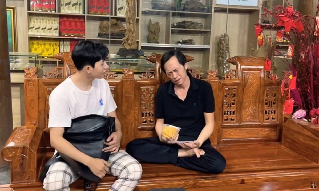 Do rảnh rỗi vì dịch bệnh nên Hoài Linh thường làm clip giao lưu với khán giả.