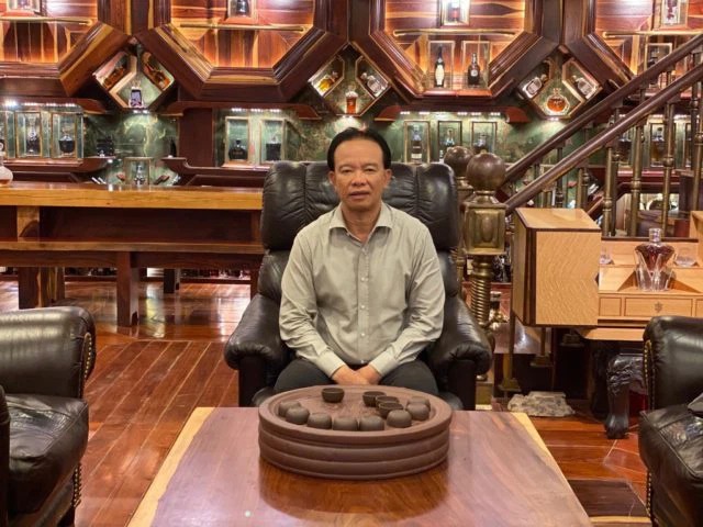 Ông Việt được Tổ chức kỷ lục Guinness thế giới công nhận sở hữu bộ sưu tập rượu Whisky có giá trị nhất toàn cầu với 535 chai rượu (được tính ở thời điểm xác lập kỷ lục) với nhiều dòng quý hiếm và đắt đỏ nhất thế giới. Ông Việt được Tổ chức kỷ lục Guinness thế giới công nhận sở hữu bộ sưu tập rượu Whisky có giá trị nhất toàn cầu với 535 chai rượu (được tính ở thời điểm xác lập kỷ lục) với nhiều dòng quý hiếm và đắt đỏ nhất thế giới.