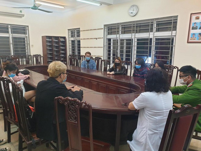 Nhiều trường hợp không tuân thủ quy định về phòng, chống dịch Covid-19 bị đưa về trụ sở công an để xử lý. Ảnh: C.A. Nhiều trường hợp không tuân thủ quy định về phòng, chống dịch Covid-19 bị đưa về trụ sở công an để xử lý. Ảnh: C.A.
