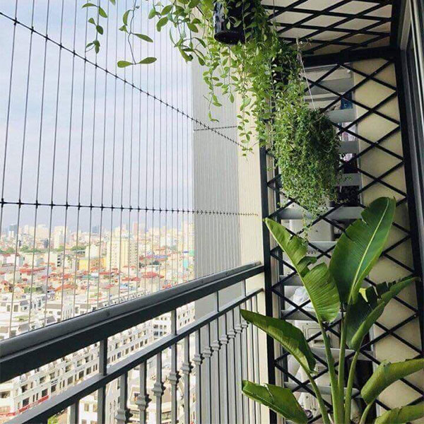 Nhiều cư dân cho rằng, đây là một giải pháp an toàn vừa chống trộm bên ngoài, vừa bảo đảm an toàn cho dân cư sống trong tòa nhà cao tầng, đặc biệt trong gia đình có trẻ em hiếu động. Ảnh: FB Nhiều cư dân cho rằng, đây là một giải pháp an toàn vừa chống trộm bên ngoài, vừa bảo đảm an toàn cho dân cư sống trong tòa nhà cao tầng, đặc biệt trong gia đình có trẻ em hiếu động. Ảnh: FB