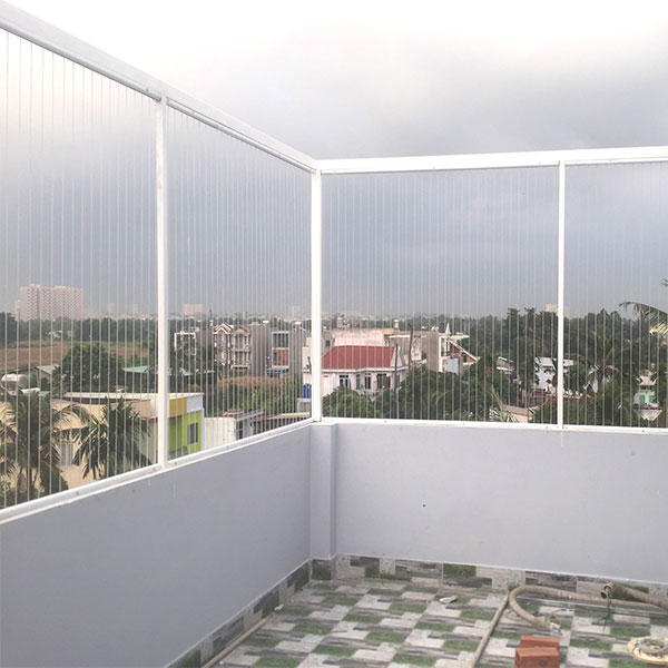 Hiện nay giá lắp đặt lưới an toàn ban công tại các khu chung cư dao động khoảng 130.000-250.000 đồng/m2, tuỳ kích thước. Ảnh: FB Hiện nay giá lắp đặt lưới an toàn ban công tại các khu chung cư dao động khoảng 130.000-250.000 đồng/m2, tuỳ kích thước. Ảnh: FB