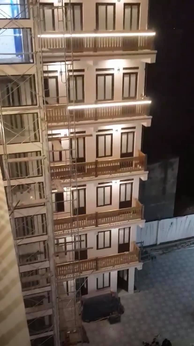 Việc ở một vùng quê như Bắc Giang mà nhà trọ có thang máy thì các sinh viên ở TP lớn như Hà Nội, Sài Gòn cũng phải mơ ấy chứ!. Ảnh: FB